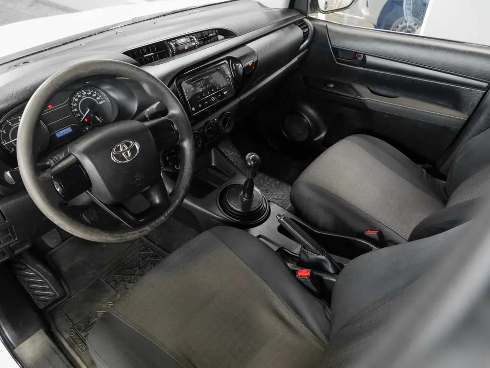 TOYOTA HILUX 7