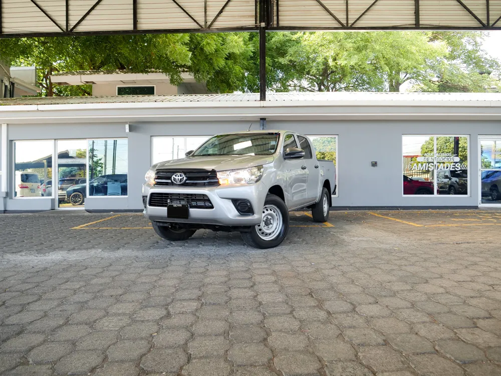 TOYOTA HILUX 1