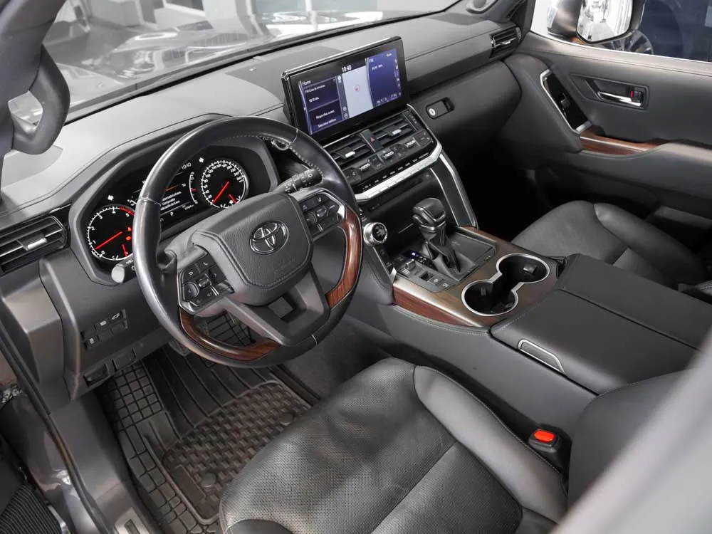 TOYOTA LAND CRUISER 9