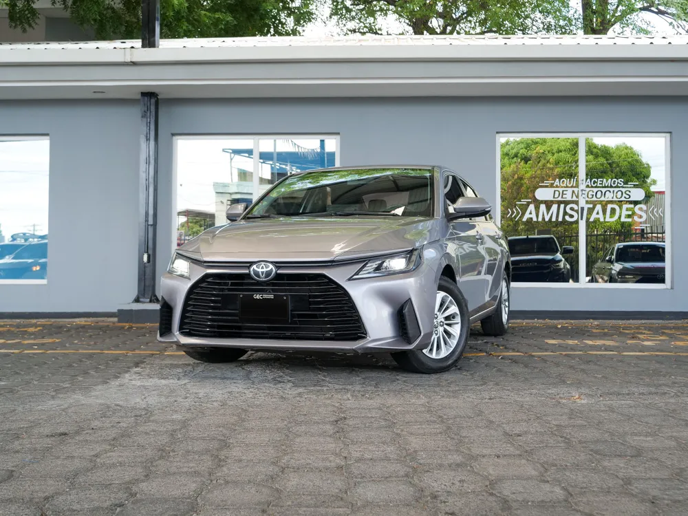 TOYOTA YARIS 1