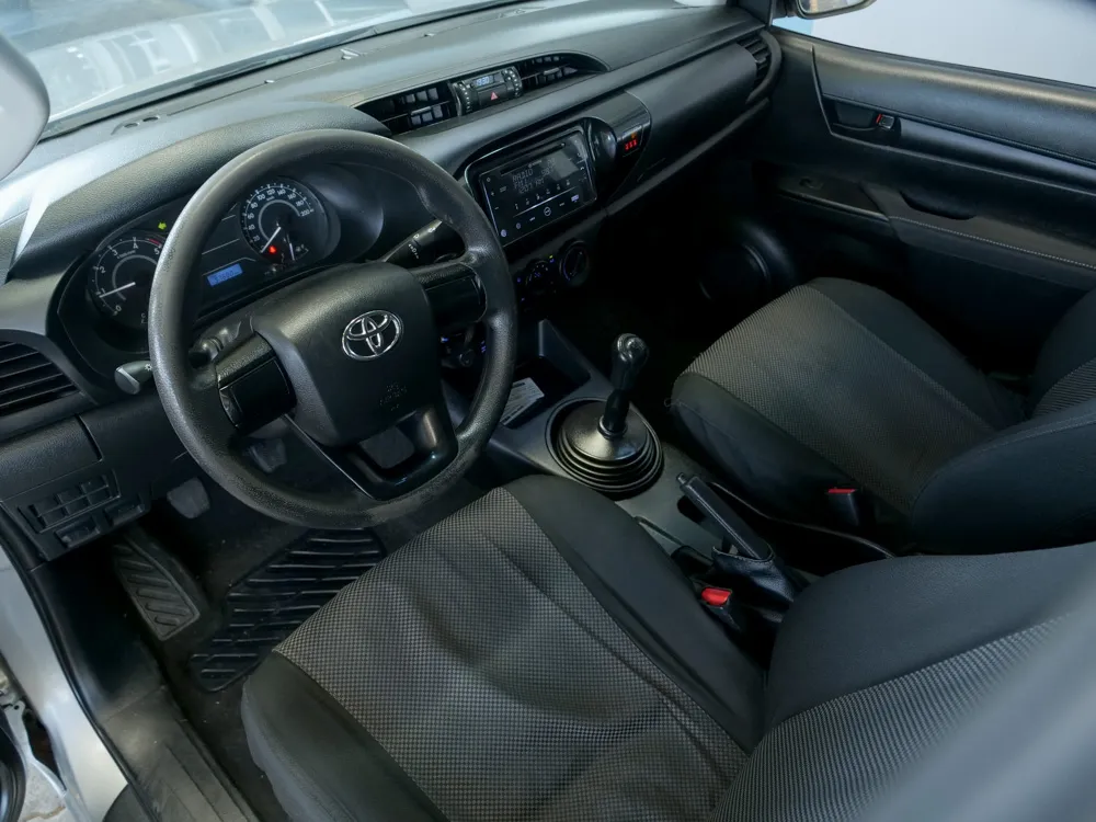 TOYOTA HILUX 8