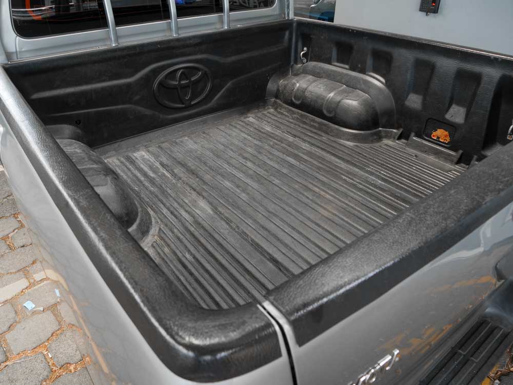 TOYOTA HILUX 2