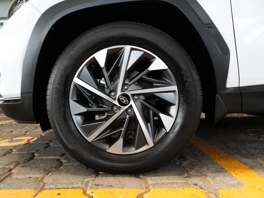 HYUNDAI TUCSON 8