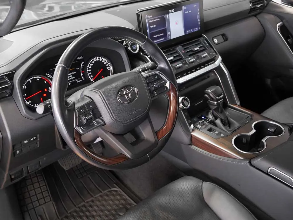TOYOTA LAND CRUISER 8