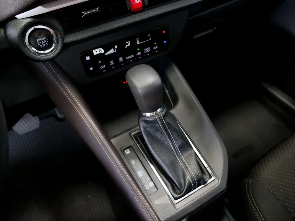 TOYOTA YARIS 4