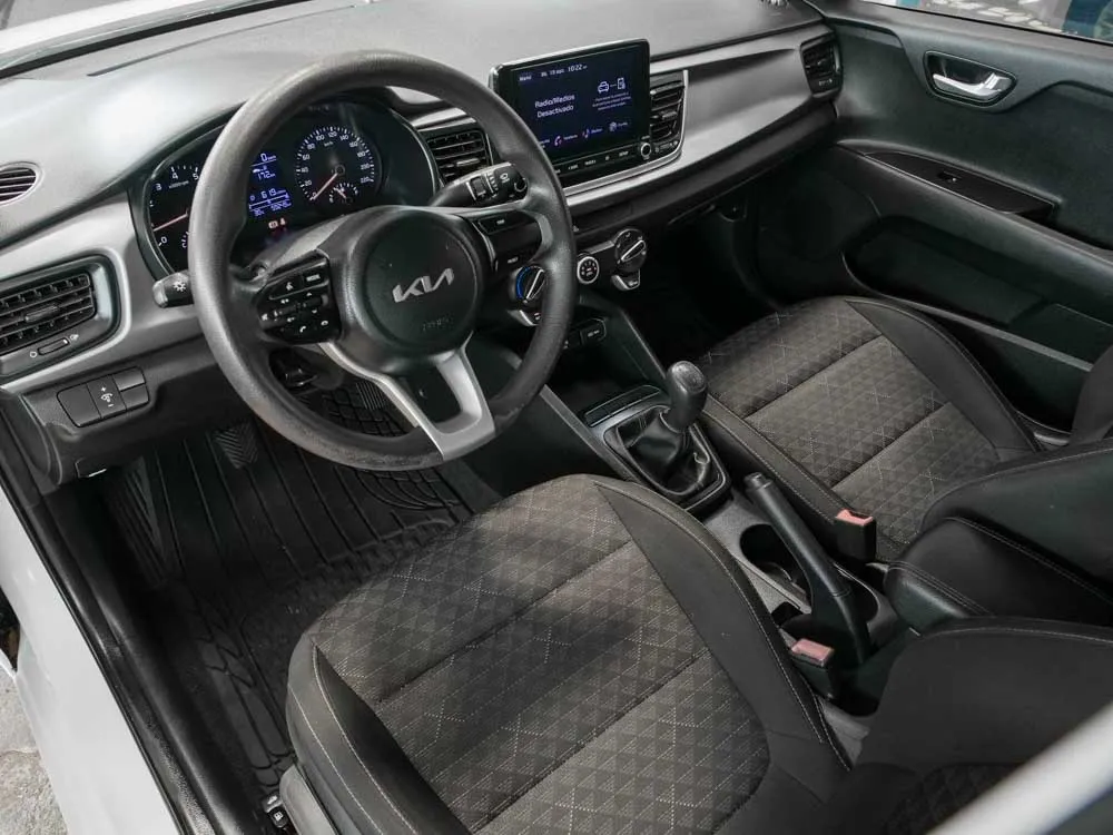 KIA RIO 8