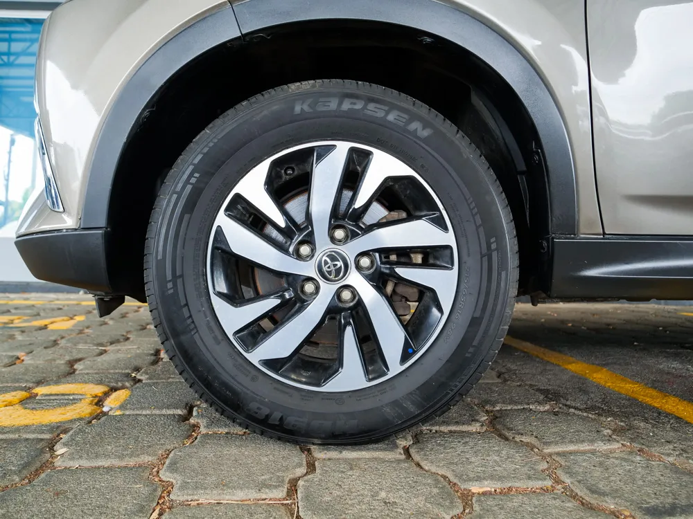 TOYOTA RUSH 4X2 11