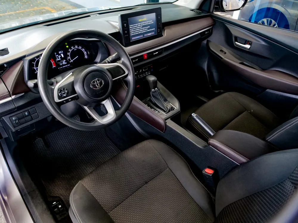 TOYOTA YARIS 6