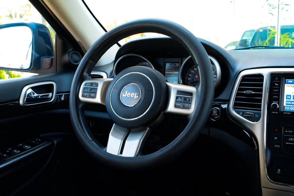Jeep-GRAND CHEROKEE LAREDO 2