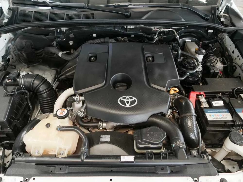 TOYOTA HILUX 8