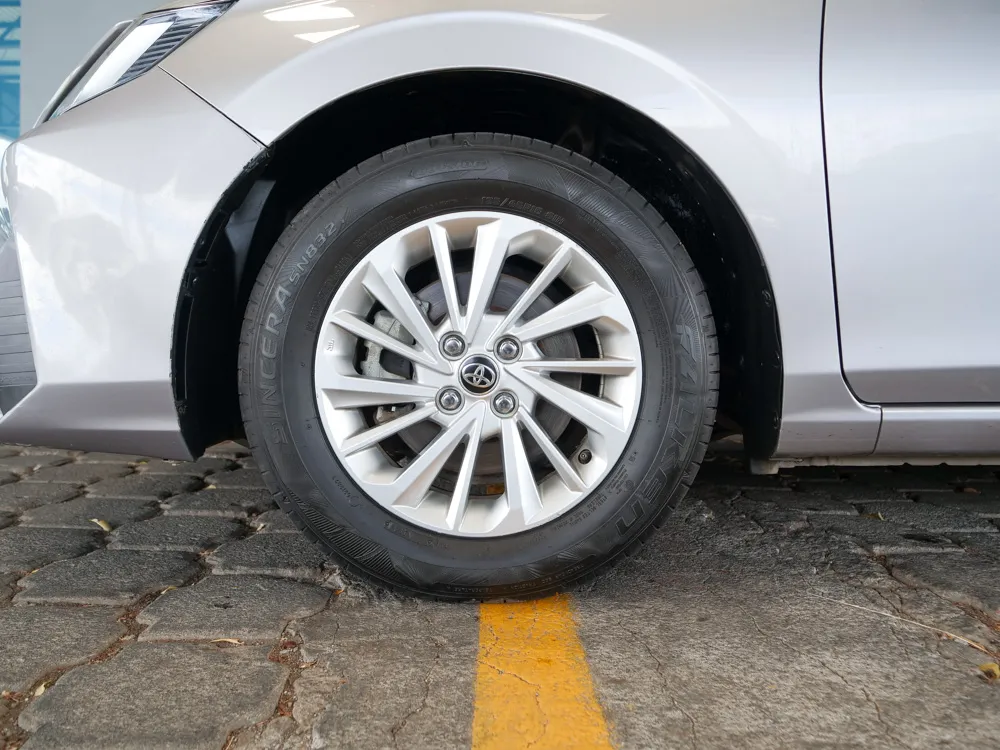 TOYOTA YARIS 8