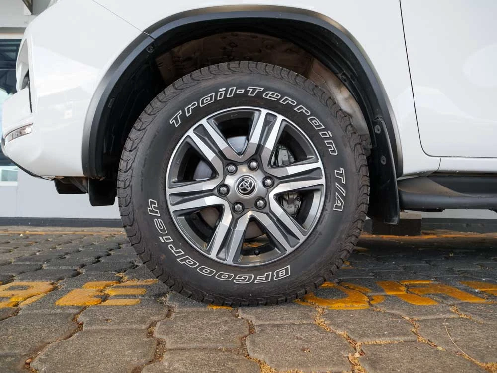 Toyota-FORTUNER 8