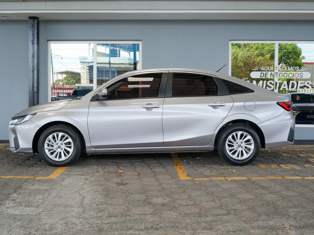 TOYOTA YARIS 9
