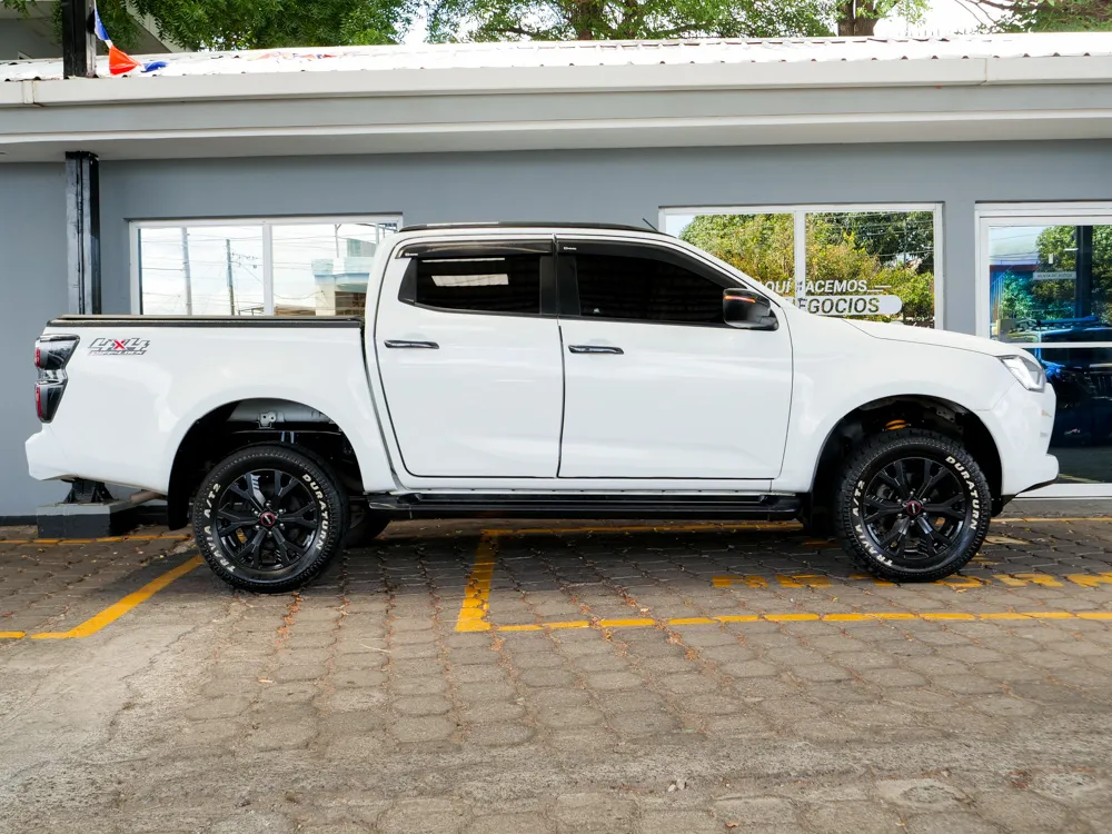 ISUZU D-MAX ULTIMATE 6