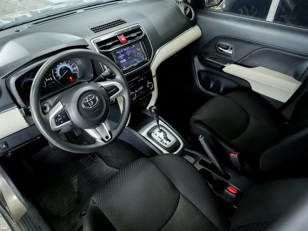 TOYOTA RUSH 4X2 9