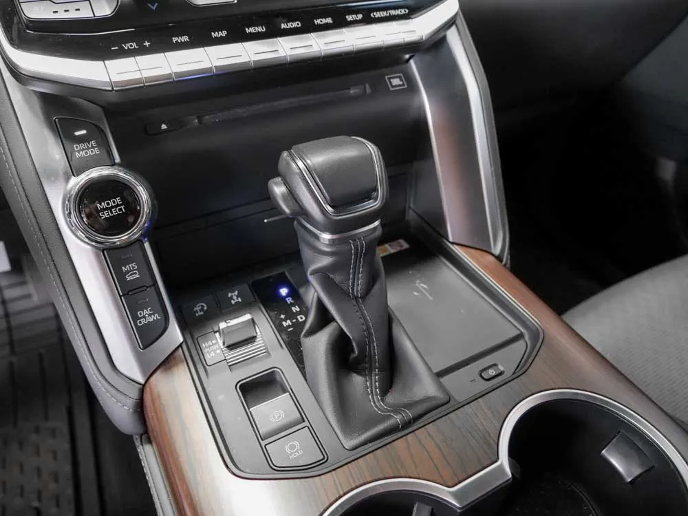 TOYOTA LAND CRUISER 7