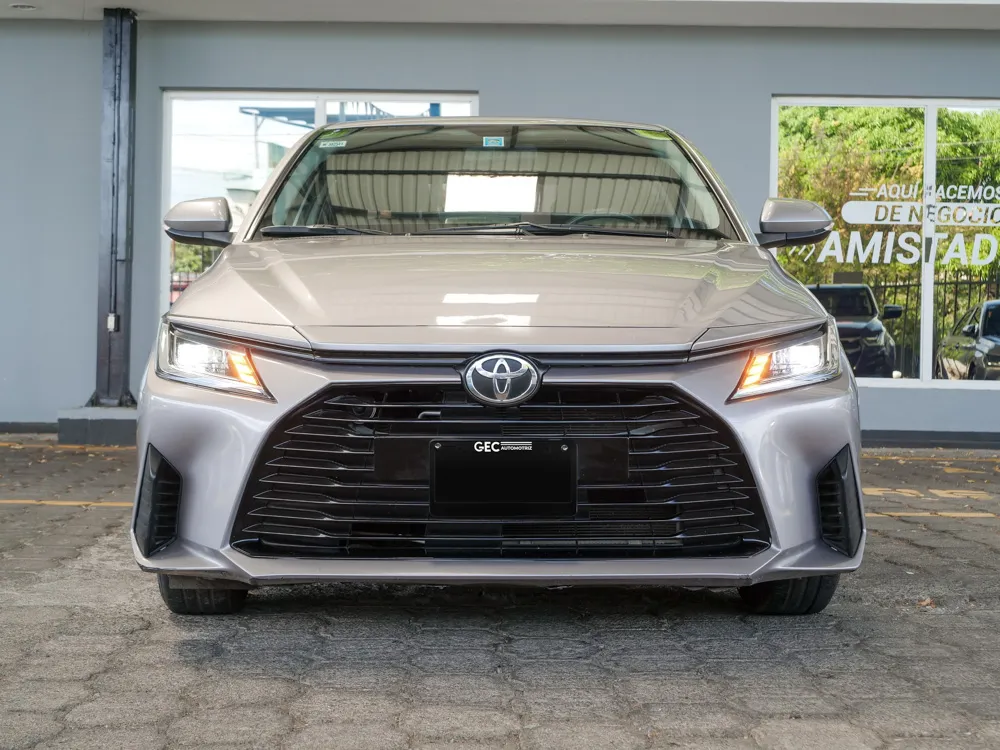 TOYOTA YARIS 12