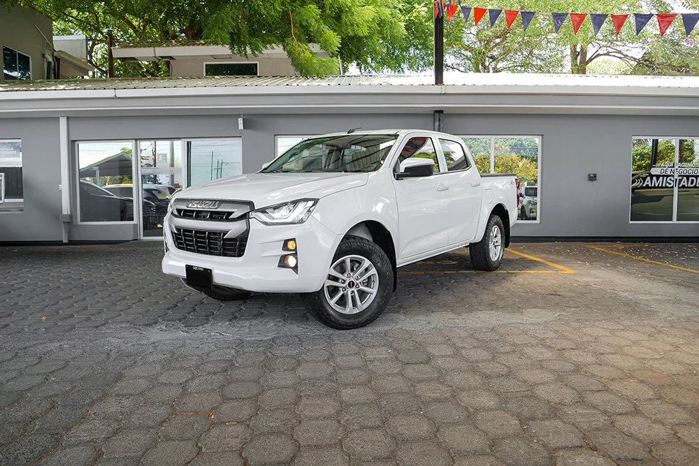 Isuzu D-MAX-Titan 1