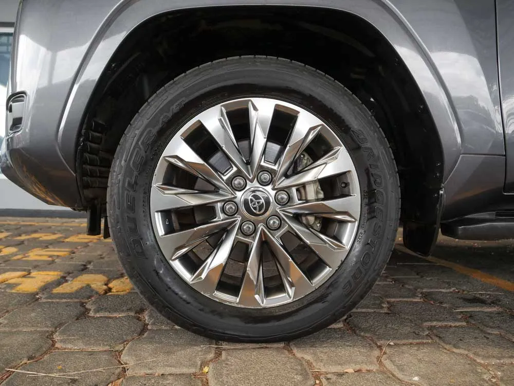TOYOTA LAND CRUISER 2