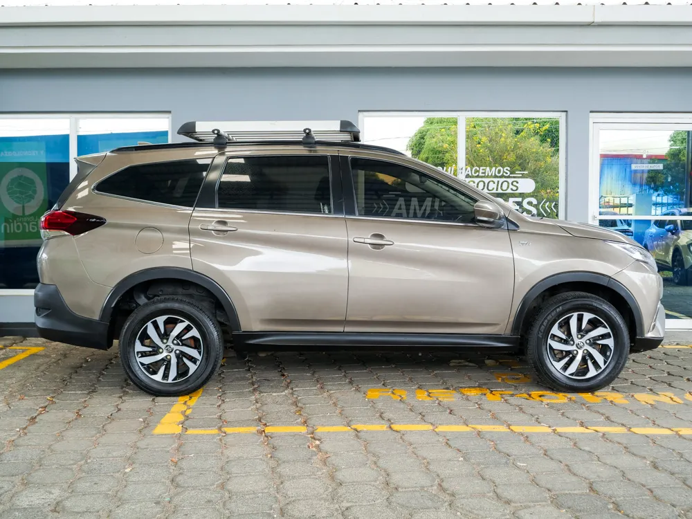 TOYOTA RUSH 4X2 12