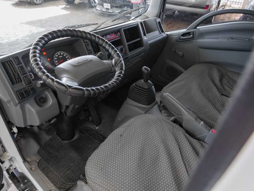 Isuzu-QMR77L-HH5AYN 4