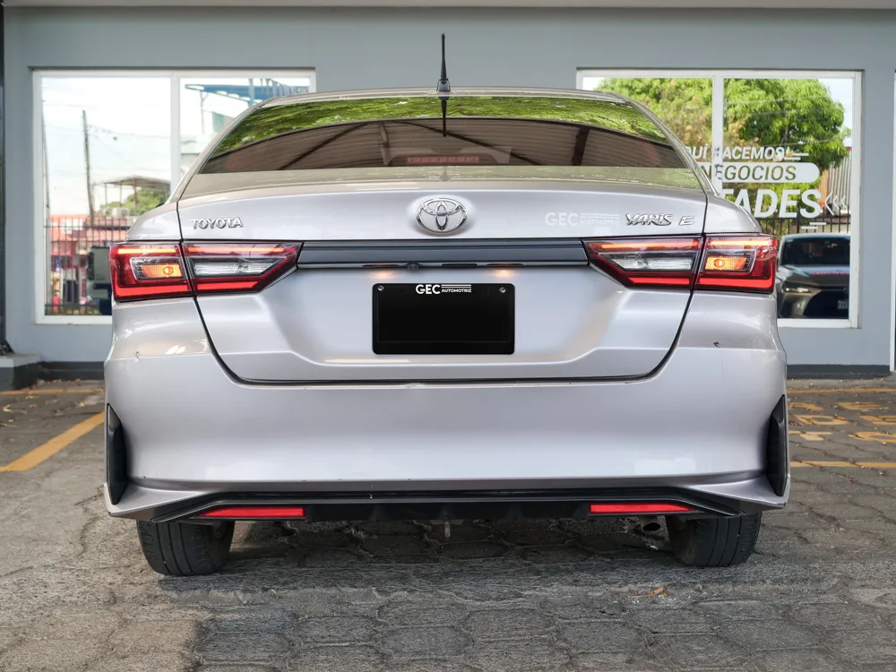 TOYOTA YARIS 11