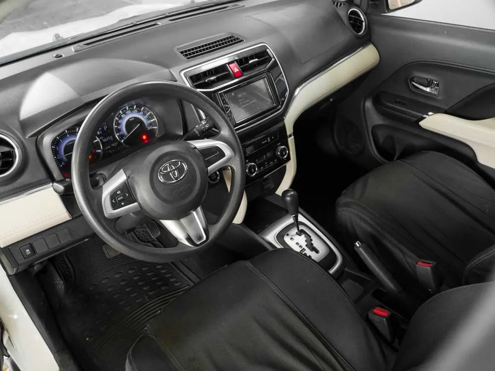 TOYOTA RUSH 3