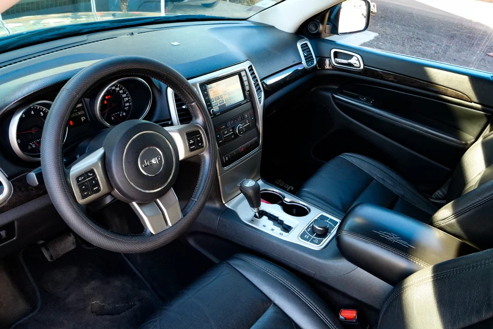 Jeep-GRAND CHEROKEE LAREDO 6