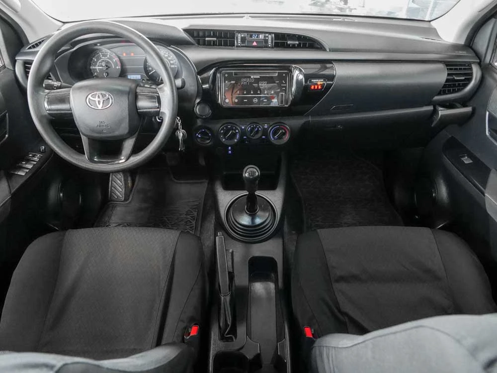 TOYOTA HILUX 2