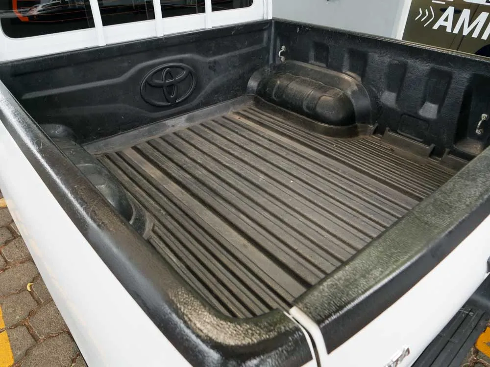 TOYOTA HILUX 3